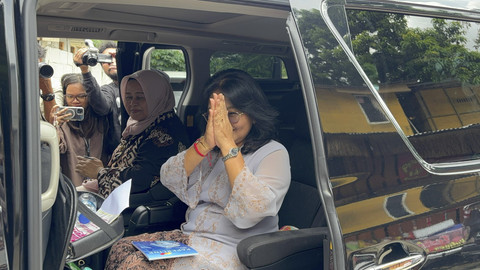 Istri Sekjen PDIP Hasto Kristiyanto, Maria Stefani Ekowati usai mengunjungi suaminya di Rutan KPK pada Lebaran Idul Fitri 1446 Hijriah/2025, Senin (31/3/2025). Foto: Abid Raihan/kumparan