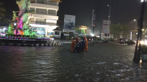 Peristiwa banjir melanda Kabupaten Kebumen, Provinsi Jawa Tengah, Sabtu (29/3/2025). Foto: Dok. BPBD Kab. Kebumen