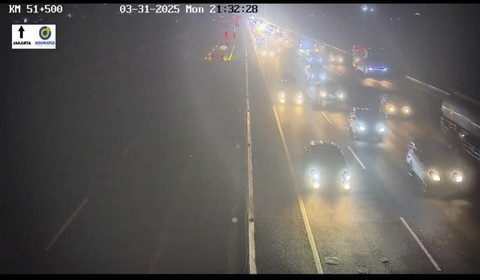 Arus lalu lintas di Tol Jakarta-Cikampek pada Senin (31/3/2025) malam. Foto: Dok. CCTV Jasa Marga