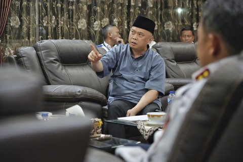 Menteri Perhubungan Dudy Purwagandhi memantau di Pelabuhan Bakauheni , Lampung.  Foto: Istimewa