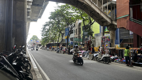 Lalu Lintas Jalan Ciledug Raya hingga Jalan Ulujami, Pesanggrahan, Jakarta Selatan Terpantau Lancar di Hari Lebaran Ke-2, Selasa (1/4/2025). Foto: Rayyan Farhansyah/kumparan