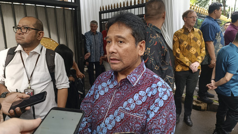 Ketua Umum Perhimpunan Hotel dan Restoran Indonesia (PHRI) Hariyadi BS Sukamdani di Rumah Dinas Menteri Investasi Rosan Roeslani, Jakarta, Selasa (1/4/2025).  Foto: Muhammad Fhandra Hardiyon/kumparan