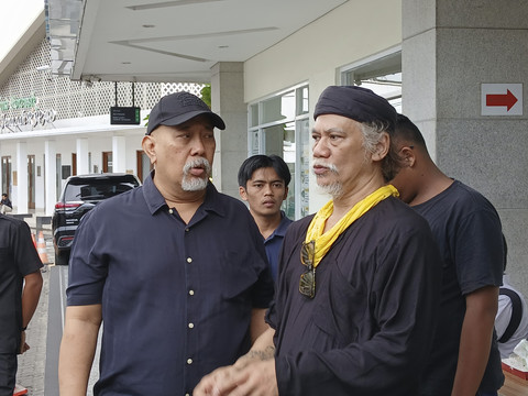 Indro Warkop ditemui di rumah duka Ray Sahetapy di Sentosa RSPAD, Jakarta Pusat, Rabu (2/4/2025). Foto: Vincentius Mario/kumparan