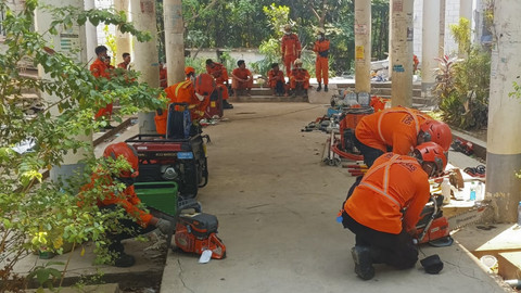 Tim Alfa dan Bravo INASAR dikerahkan ke lokasi terdampak gempa di wilayah Naypyidaw untuk melakukan proses operasi USAR.  Pada Rabu (2/4) tim INASAR berhasil mengevakuasi tiga korban jiwa dari reruntuhan bangunan dalam kondisi meninggal dunia. Foto: Dok. Tim INASAR