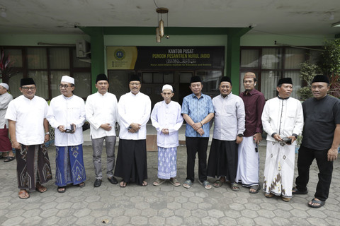 Menteri Sosial Saifullah Yusuf (Gus Ipul) menggelar silaturahmi Lebaran ke beberapa pesantren di kawasan tapal kuda pada hari ke empat Lebaran, Kamis (3/4/2025). Foto: Dok. Kemensos