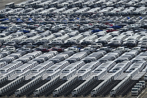 Ilustrasi impor. Foto: Roslan Rahman/AFP