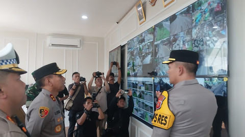 Kapolda Jabar Irjen Akhmad Wiyagus mengecek Jalur Puncak Bogor, Jumat (4/4). Dok. kumparan