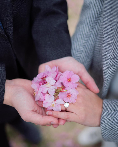 Cincin tunangan Luna Maya dikurasi khusus dari Frank & co.. Foto: Instagram/ @lunamaya