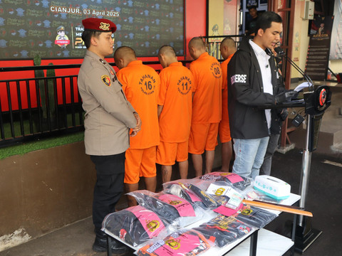 4 anggota ormas di Cianjur ditahan karena malak dan ancam pemudik pakai senjata tajam. Dok. kumparan