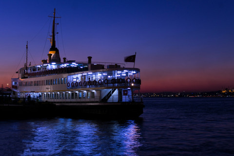 Ilustrasi Cara Pesan Tiket Kapal Laut Ferry Online, Sumber Unsplash Keane