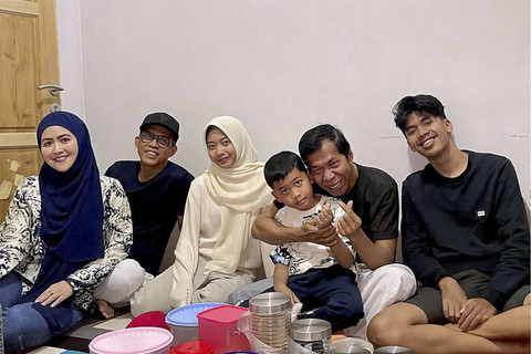 Meggy Wulandari pertemukan anak dengan Kiwil. Foto: Instagram/ @meggywulandari_real  