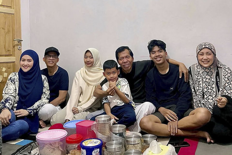 Meggy Wulandari pertemukan anak dengan Kiwil. Foto: Instagram/ @meggywulandari_real  