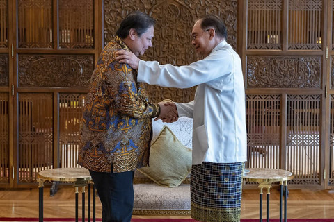 Menko Perekonomian Airlangga bertemu Anwar Ibrahim. Foto: Instagram/ @anwaribrahim_my