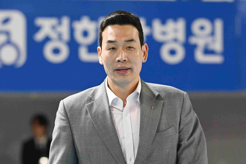 Pelatih Red Sparks, Ko Hee-jin, di musim 2024/25. Foto: kovo.co.kr