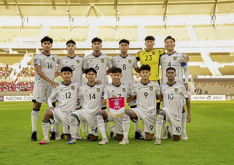 Timnas Indonesia U-17 berofoto sebelum pertandingan melawan Korea Selatan U-17 dalam pertandingan Grup C Piala Asia U-17 2025 di Arab Saudi, Jumat (4/4/2025).  Foto: Dok. PSSI