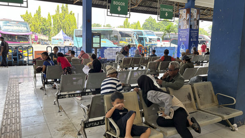 Suasana di Terminal Kampung Rambutan, Jakarta Timur, Sabtu (5/4/2025).  Foto: Abid Raihan/kumparan