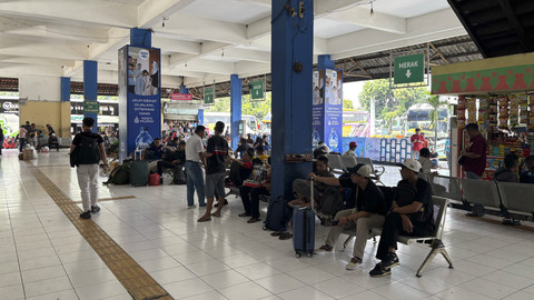 Suasana di Terminal Kampung Rambutan, Jakarta Timur, Sabtu (5/4/2025).  Foto: Abid Raihan/kumparan