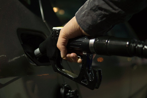 Daftar harga BBM Pertamina, Shell, Vivo, dan BP. Foto hanya ilustrasi, bukan yang sebenarnya. Sumber: Pexels/ClickerHappy 