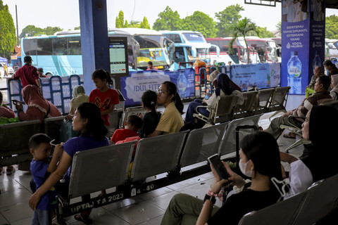 Suasana di Terminal Kampung Rambutan, Jakarta, Sabtu (5/4/2025). Foto: Jamal Ramadhan/kumparan