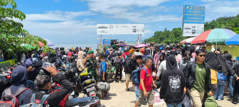 Suasana di Dermaga Teluk Suak Bengkayang. Foto: M. Zain/Hi!Pontianak