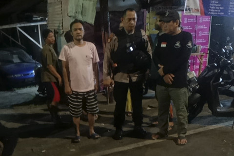 Polres Metro Jakarta Pusat menggerebek kelompok tawuran di Kemayoran, Jakarta Pusat pada Sabtu (5/4) dini hari. Foto: Dok. Polres Jakpus