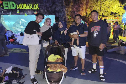 Andes beserta teman-temannya saat dijumpai di Sea World, Ancol, Jakarta Pusat, Sabtu (5/4/2025). Foto: Alya Zahra/kumparan 