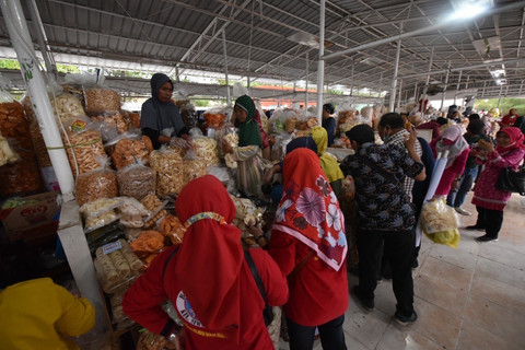 Pusat Oleh-Oleh THP Kenjeran yang diserbu pengunjung. Foto: Diskominfo Surabaya 