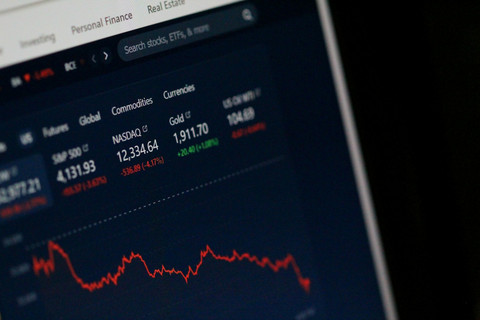 Ilustrasi Jadwal Buka Bursa Saham Setelah Liburan Lebaran 2025, Sumber Unsplash Anne Nygard