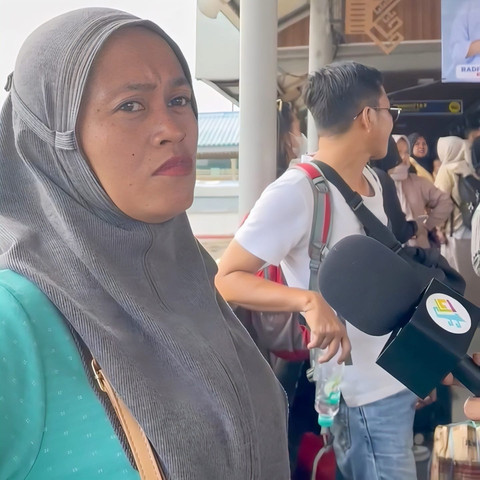 Ibu nong pemudik yang hendak kembali ke Tanggerang, Banten | Foto : Bella Sardio / Lampung Geh