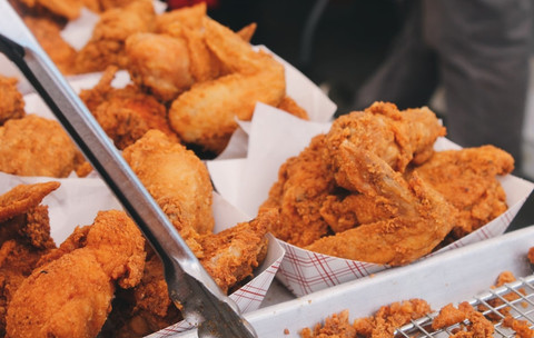 Ilustrasi Menu Rocket Chicken 2025        Sumber Unsplash/Brian Chan