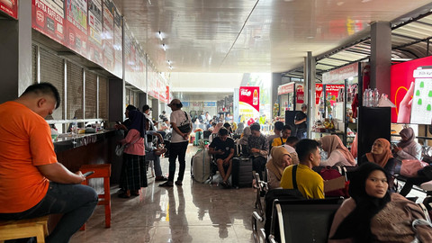 Suasana Terminal Kalideres, Jakarta Barat H+5 Lebaran, Minggu (6/4). Foto: Rayyan Farhansyah/kumparan