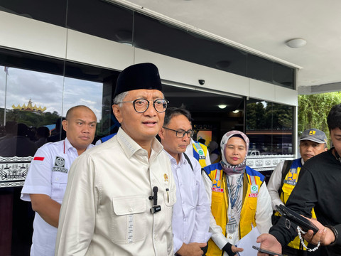 Menteri Pekerjaan Umum dan Perumahan Rakyat (PUPR), Dody Hanggodo saat meninjau kesiapan infrastruktur pendukung arus balik Lebaran 2025 di wilayah Lampung, khususnya di Pelabuhan Bakauheni | Foto : Eka Febriani / Lampung Geh