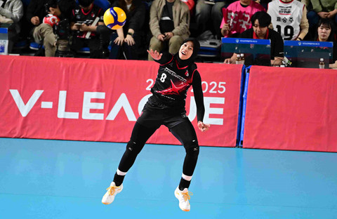 Megawati Hangestri saat Red Sparks vs Pink Spiders dalam partai ketiga final Liga Voli Korsel 2024/25 di Chungmu Gymnasium, Daejeon, Jumat (4/4). Foto: kovo.co.kr