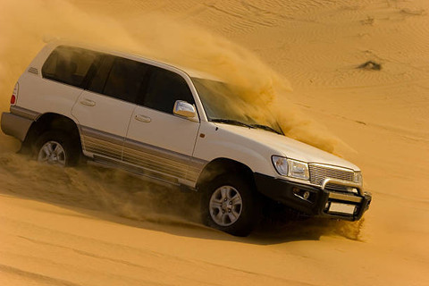 Ilustrasi Harga Pajero Terbaru 2025, Foto: Unsplash/Lingbeek.
