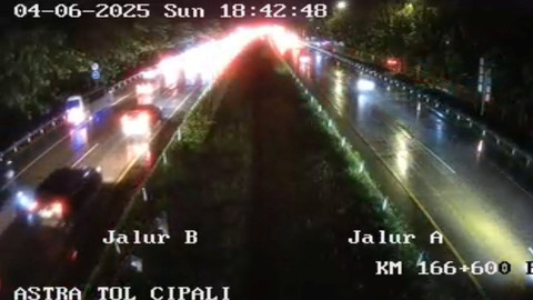 Arus lalu lintas di Tol Trans Jawa, Minggu (6/4/2025). Foto: Jasa Marga
