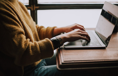 Ilustrasi Jadwal Pengumuman Administrasi Rekrutmen Bersama BUMN 2025                           Sumber Unsplash/Christin Hume