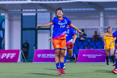 Nafeeza Nori membawa Makati FC menang telak 0-4 atas UST Lady Booters pada matchday kedua Liga Filipina Wanita yang digelar di MOA Football Pitch, Minggu (6/4). Foto: Dok. PFF Women's League