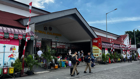 Suasana terminal Kalideres di hari terakhir cuti bersama, Senin (7/4). Foto: Rayyan Farhansyah/kumparan