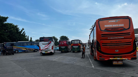 Suasana terminal Kalideres di hari terakhir cuti bersama, Senin (7/4). Foto: Rayyan Farhansyah/kumparan