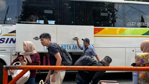 Suasana terminal Kalideres di hari terakhir cuti bersama, Senin (7/4). Foto: Rayyan Farhansyah/kumparan