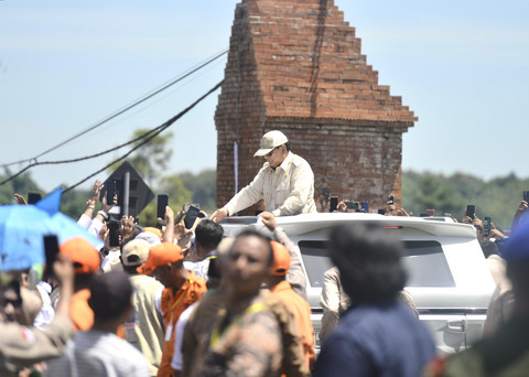 Presiden Prabowo Subianto tiba di Kabupaten Majalengka, Provinsi Jawa Barat, pada Senin, 7 April 2025. Foto: kumparan