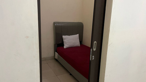 Melihat penginapan Rp 15 Ribu per malam di Terminal Pulo Gebang, Jakarta Timur. Foto: Haya Syahira/kumparan