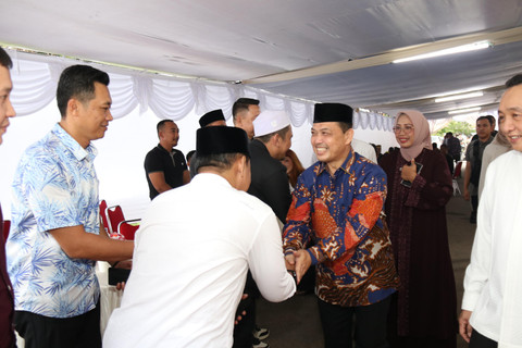Gubernur Kalbar, Ria Norsan saat bersilaturahmi dengan anggota DPR RI, Yuliansyah. Foto: Dok. Adpim Pemprov Kalbar