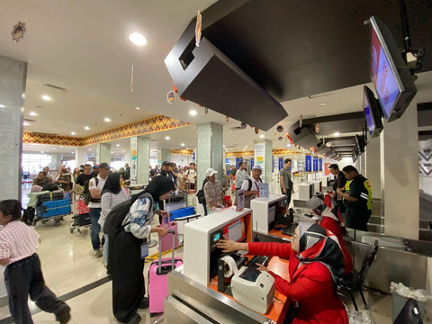 Aktivis arus mudik lebaran di Bandara Radin Inten II Lampung | Foto : Dok. Humas Bandara