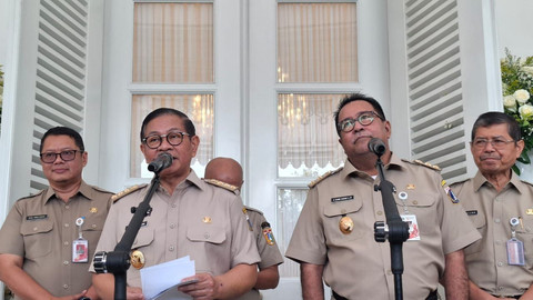 Gubernur Jakarta Pramono Anung dan Wakil Gubernur Jakarta Rano Karno memberikan sambutan pada kegiatan halal bihalal, Selasa (8/4). Foto: Haya Syahira/kumparan