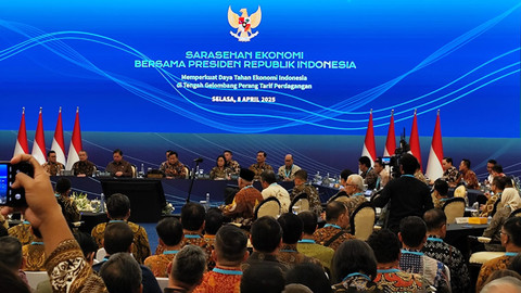 Presiden Prabowo Subianto menghadiri acara sarasehan ekonomi di Menara Mandiri Sudirman, Jakarta pada Selasa (8/4/2025). Foto: Luthfi Humam/kumparan