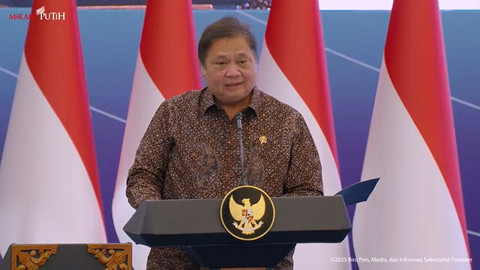 Menteri Koordinator Bidang Perekonomian RI, Airlangga Hartarto, mengahdiri cara sarasehan ekonomi di Menara Mandiri Sudirman, Jakarta pada Selasa (8/4/2025). Foto: @SekretariatPresiden
