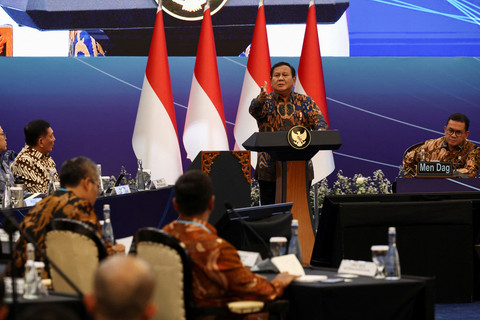 Presiden Indonesia Prabowo Subianto menyampaikan pidatonya pada pertemuan ekonomi dengan topik "Memperkuat Ketahanan Perekonomian Nasional" di Jakarta, Indonesia, 8 April 2025. Foto: REUTERS/Willy Kurniawan