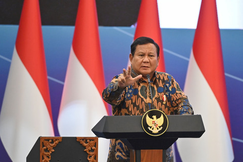 Presiden Prabowo Subianto menyampaikan pengarahan dalam Sarasehan Ekonomi Bersama Presiden RI di Menara Mandiri, Senayan, Jakarta, Selasa (8/4/2025). Foto: Aditya Pradana Putra/ANTARA FOTO