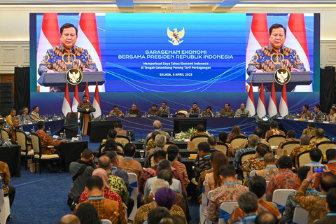 Presiden Prabowo Subianto menyampaikan pengarahan dalam Sarasehan Ekonomi Bersama Presiden RI di Menara Mandiri, Senayan, Jakarta, Selasa (8/4/2025). Foto: Aditya Pradana Putra/ANTARA